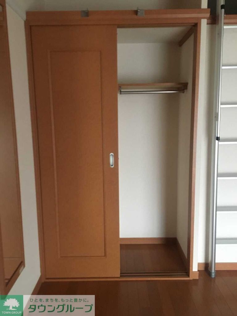 収納　1階はフローリング、2階はじゅうたんです。