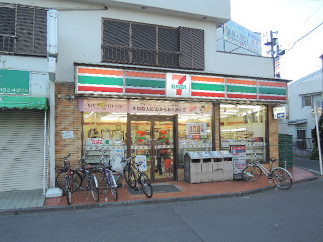 コンビニ　セブンイレブン横浜瀬谷駅前店（コンビニ）まで585m