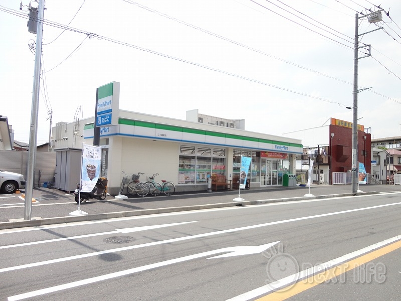 コンビニ　ファミリーマート（コンビニ）まで746m