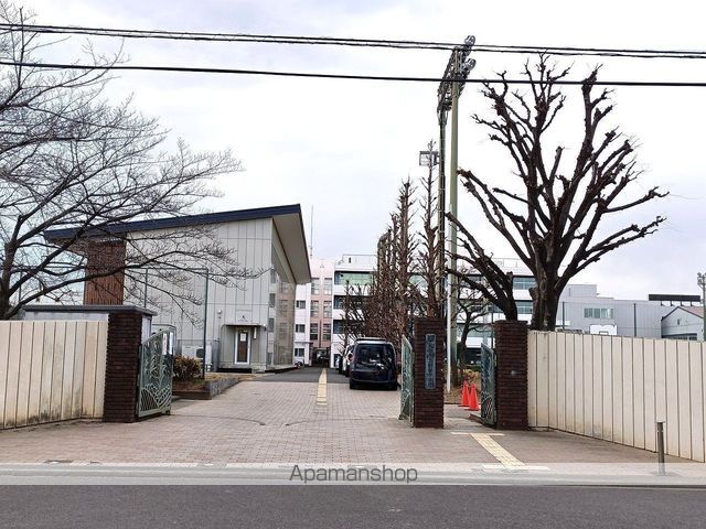 中学校　戸田市立新曽中学校（中学校）まで73m