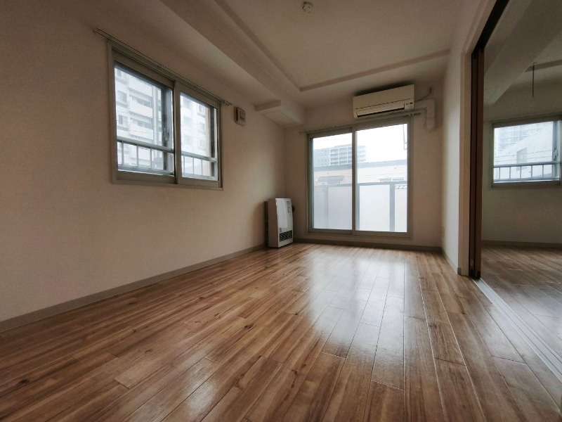 居室・リビング　広くてキレイなお部屋が広がっていて、充実した生活が送れそう。