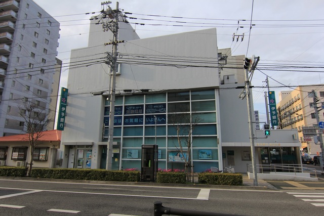 銀行　伊予銀行新立支店（銀行）まで350m