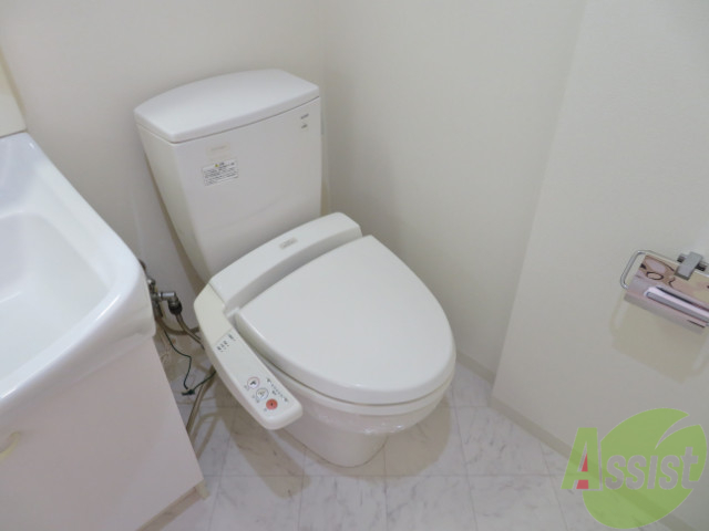 トイレ　ウォシュレット付きのトイレです。シャワートイレは日本の宝。