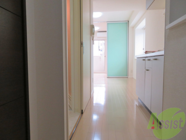 玄関　玄関の様子です。明るい印象ですね。気分もあがりそう。