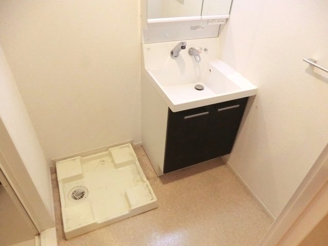洗面設備　☆シャワー水栓型洗面台＆室内洗濯機置場あり。☆