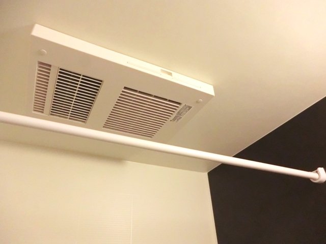 その他設備　☆梅雨時に便利な浴室乾燥機付きです。☆