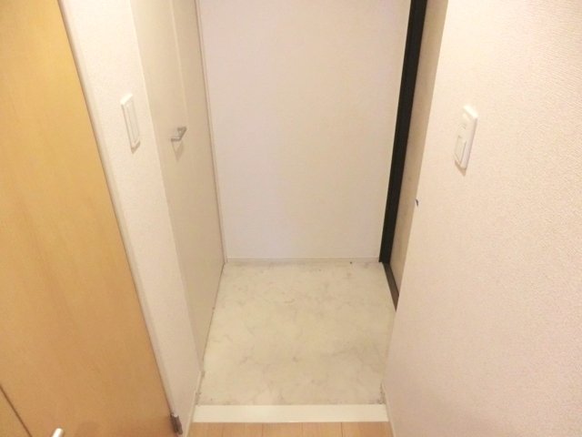 玄関　☆広めの玄関スペースです。☆