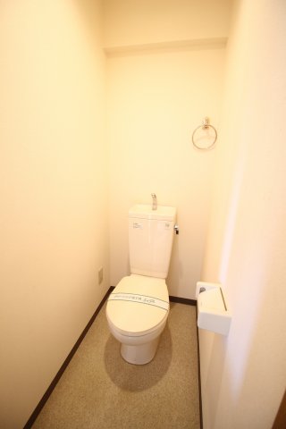 トイレ　嬉しいバストイレ独立タイプです。※前回募集時の写真です。