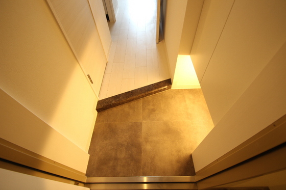 玄関　※掲載写真は同マンション別部屋参考写真となります。