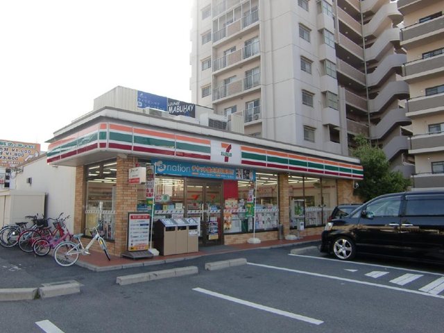 コンビニ　セブンイレブン泉大津駅南店（コンビニ）まで702m