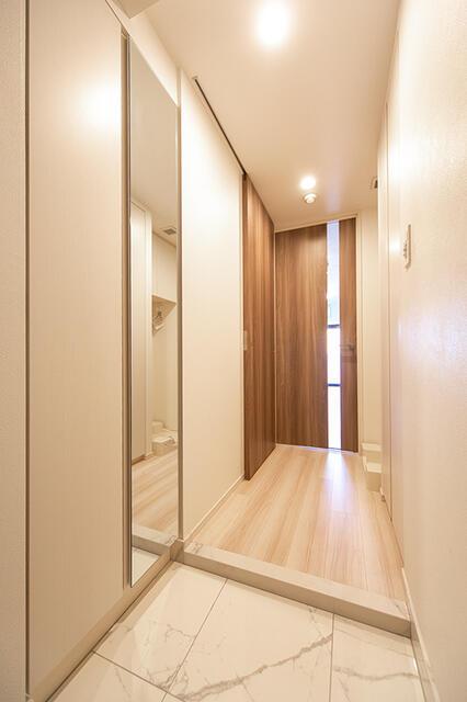玄関　※写真は同タイプ住戸です。