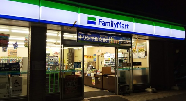 コンビニ　ファミリーマート和歌山島橋南ノ丁店（コンビニ）まで1055m