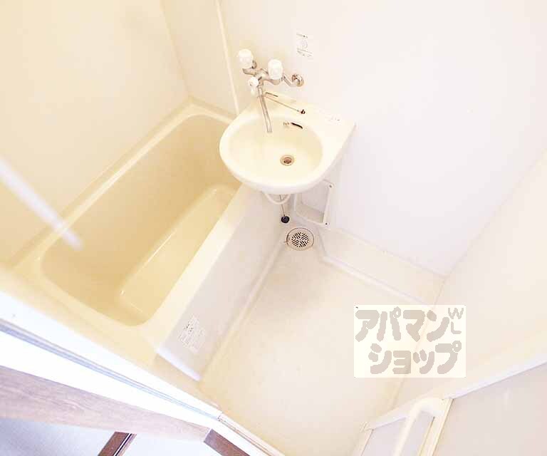 バス・シャワールーム　広めのお風呂です