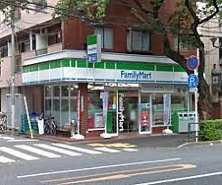 コンビニ　ファミリーマート 中野松が丘店（コンビニ）まで121m