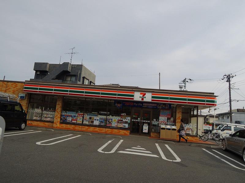 コンビニ　セブンイレブン（コンビニ）まで330m