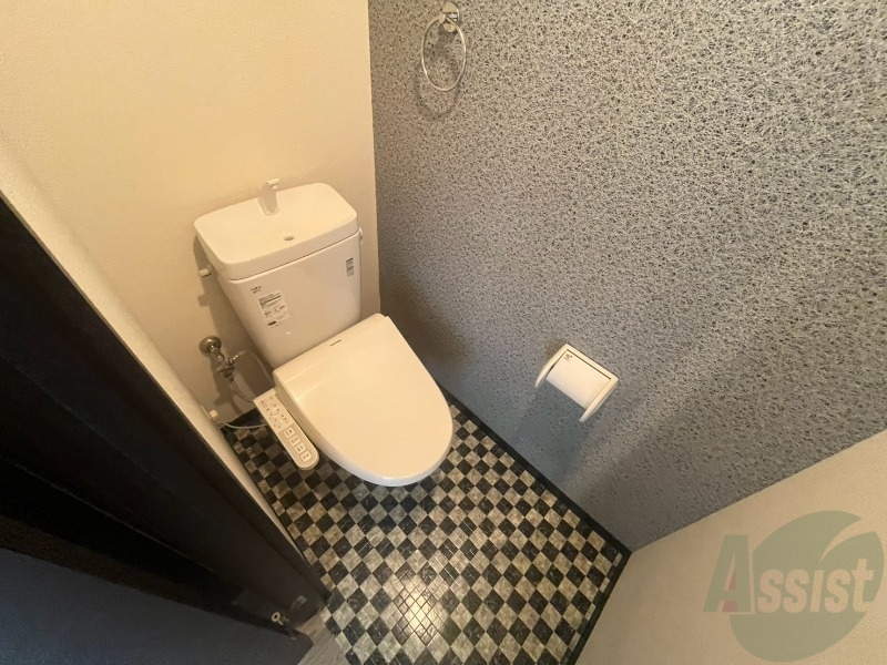 トイレ　こちらはトイレです。清潔感があり、安心して使用できます。