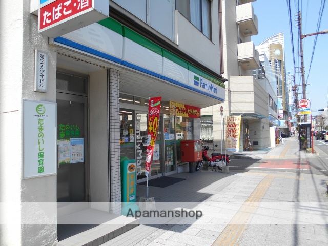 コンビニ　ファミリーマート（コンビニ）まで409m