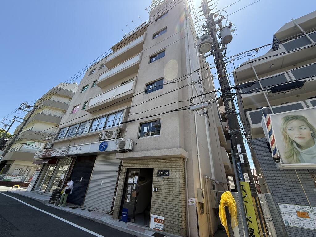 建物外観　駅前