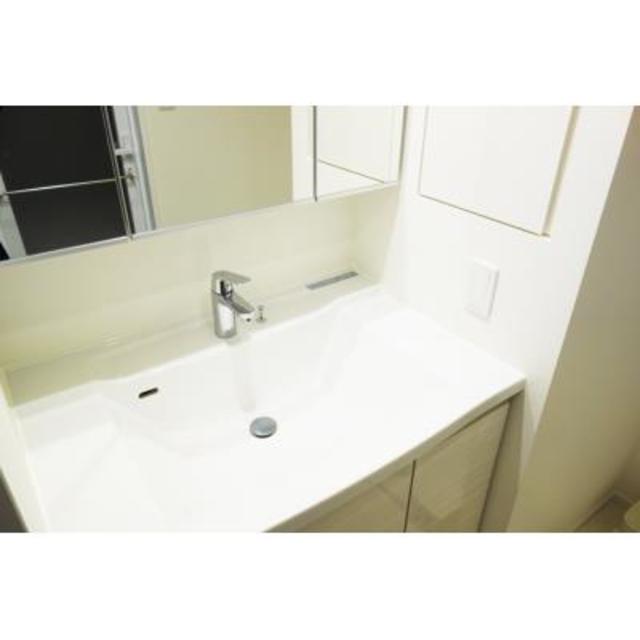 洗面設備　※写真は同タイプ住戸です。