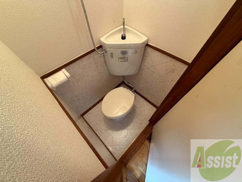 トイレ　こちらはトイレです。清潔感があり、安心して使用できます。