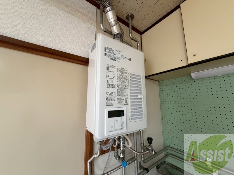 その他設備　こちらの給湯器でお湯をあたためてくれますよ