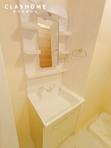 洗面設備　同物件の別部屋になります。