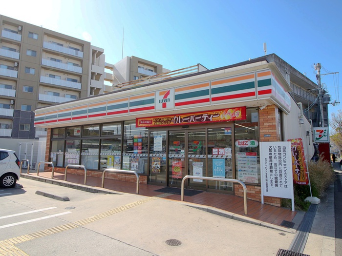 コンビニ　セブンイレブン千里万博公園西（コンビニ）まで726m