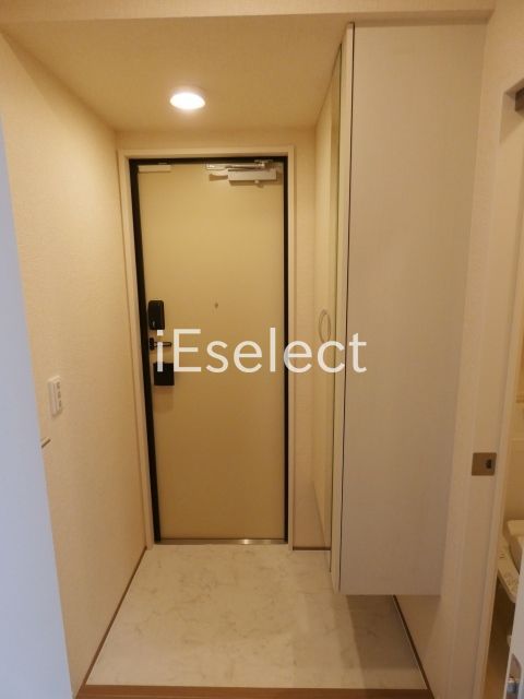 玄関　収納もたっぷりで玄関もスッキリ
