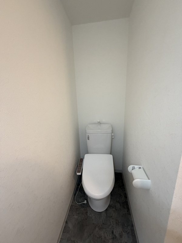 京王線 仙川駅 徒歩10分 3階建 築1年のトイレ写真