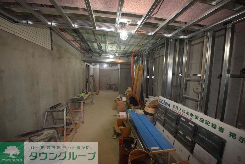ロビー　駐車場