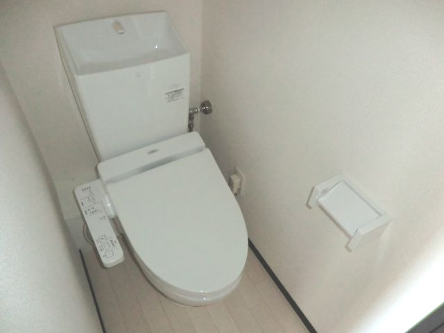 トイレ　★トイレ画像・温水洗浄便座付き★