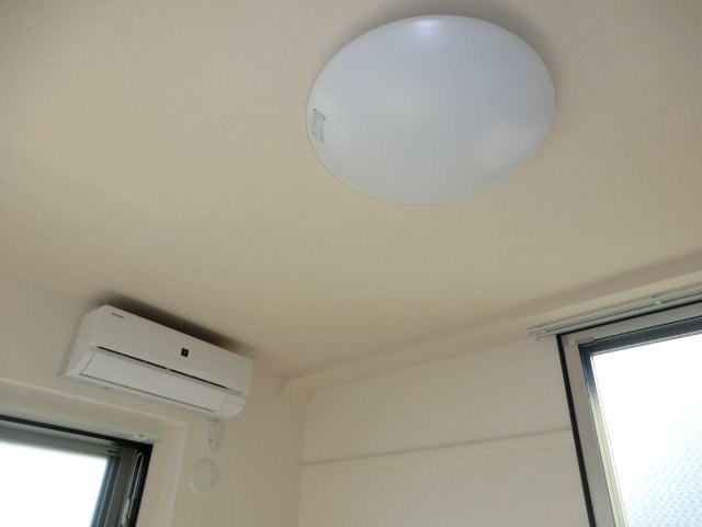 その他　★室内にエアコン１基＆照明器具を設置★