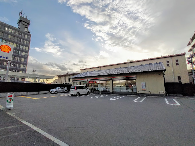 コンビニ　セブンイレブン 京都西大路八条北店（コンビニ）まで250m