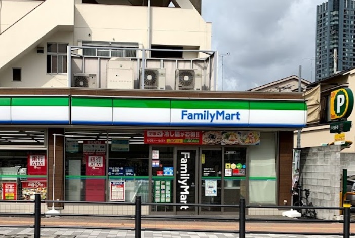 コンビニ　ファミリーマート（コンビニ）まで160m