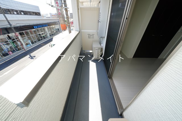 バルコニー　暖かな日差しのふりそそぐバルコニー