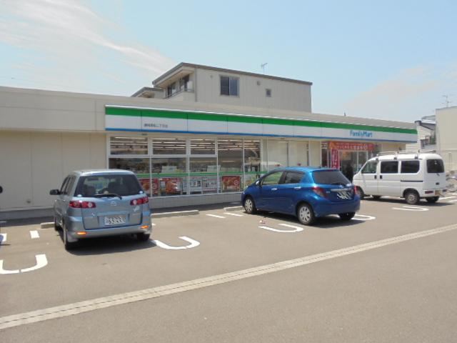 コンビニ　ファミリーマート（コンビニ）まで590m