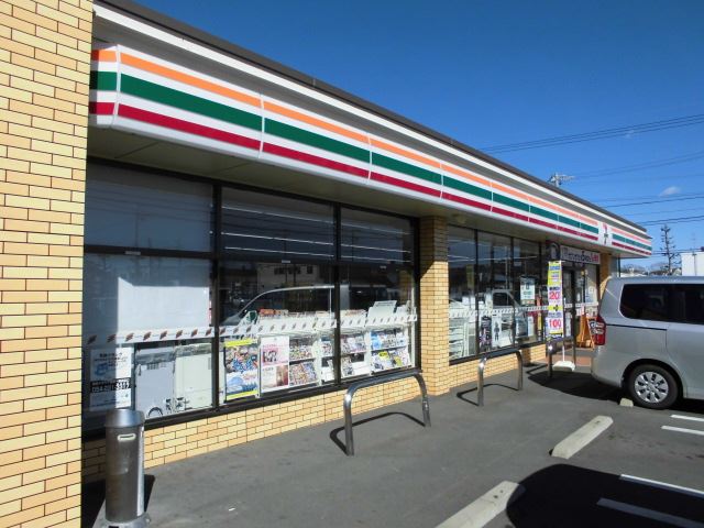 コンビニ　セブンイレブン（コンビニ）まで690m