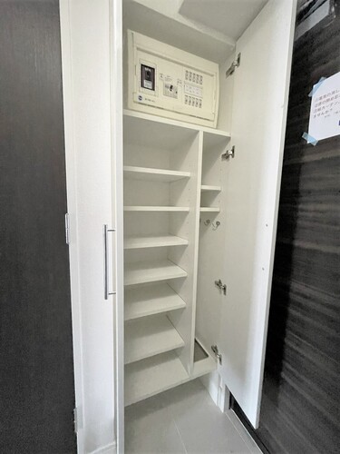 その他　下足入（玄関）