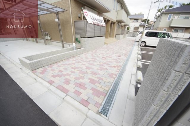 エントランス　落ち着いたエントランスです