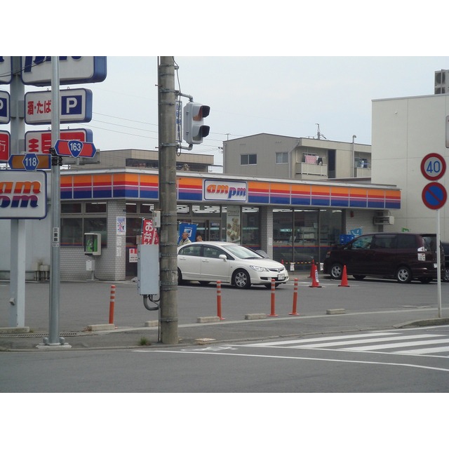 コンビニ　ファミリーマート津新町店（コンビニ）まで498m