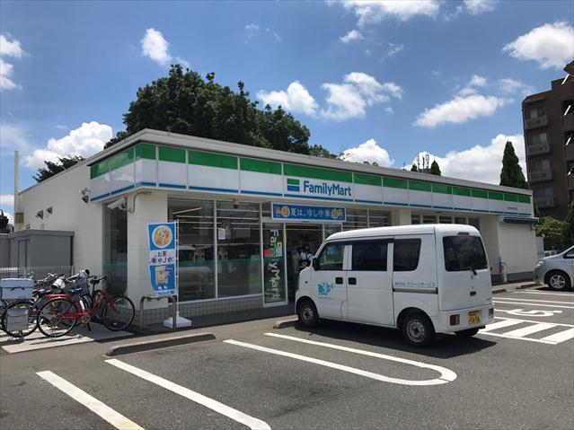 コンビニ　ファミリーマート（コンビニ）まで576m