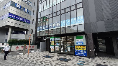 コンビニ　ファミリーマート岩槻東口店（コンビニ）まで749m