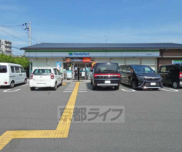 コンビニ　ファミリーマート 伏見片原町店（コンビニ）まで23m