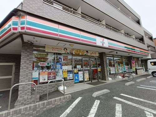 コンビニ　セブンイレブン 東川口店（コンビニ）まで330m