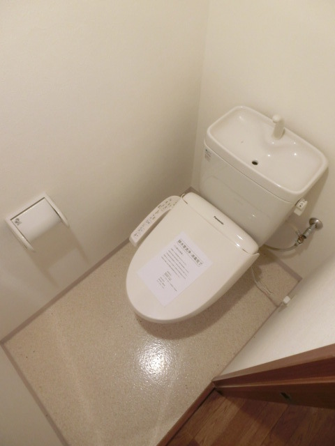 トイレ　ウォシュレット完備のトイレです。