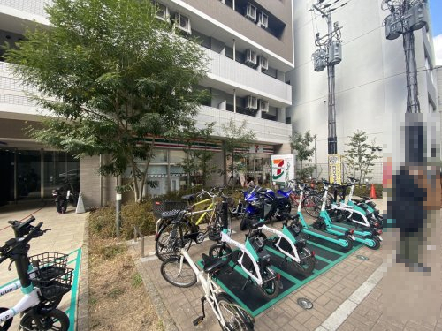 コンビニ　セブン-イレブン 大阪南船場２丁目店（コンビニ）まで240m