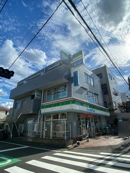 コンビニ　ファミリーマート西ケ丘一丁目店（コンビニ）まで77m