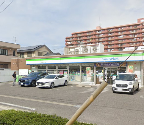 コンビニ　ファミリーマート 中小田井三丁目店（コンビニ）まで37m