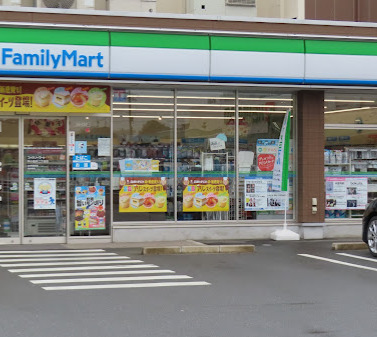 コンビニ　ファミリーマート 名古屋中小田井店（コンビニ）まで210m