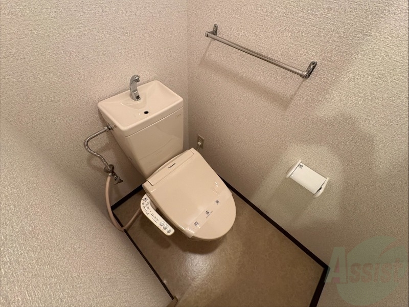 トイレ　こちらはトイレです。清潔感があり、安心して使用できます。